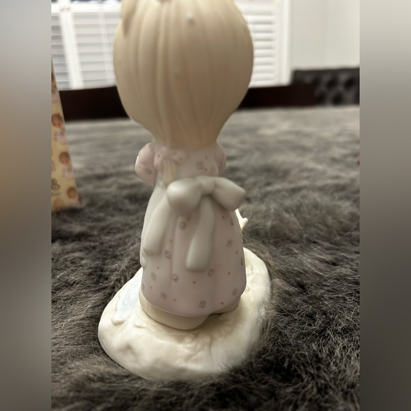 Precious Moments Girl w/ Umbrella and Chicks “Let Love Reign” 1982 - Picture 4 of 10